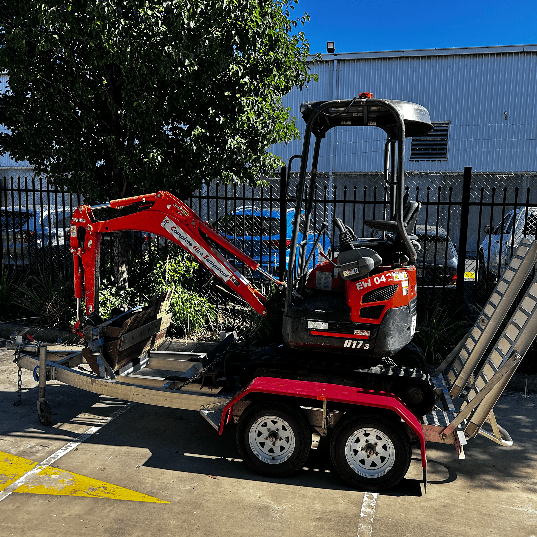 1.7t Diesel Mini Excavator (Towable) - Image 3